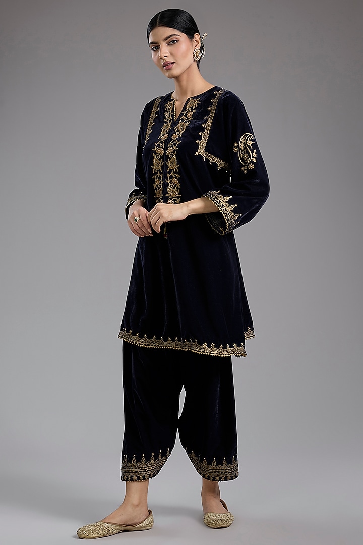 Black Velvet Aari Hand Embroidered Kurta Set by Studio A at Pernia's Pop Up Shop