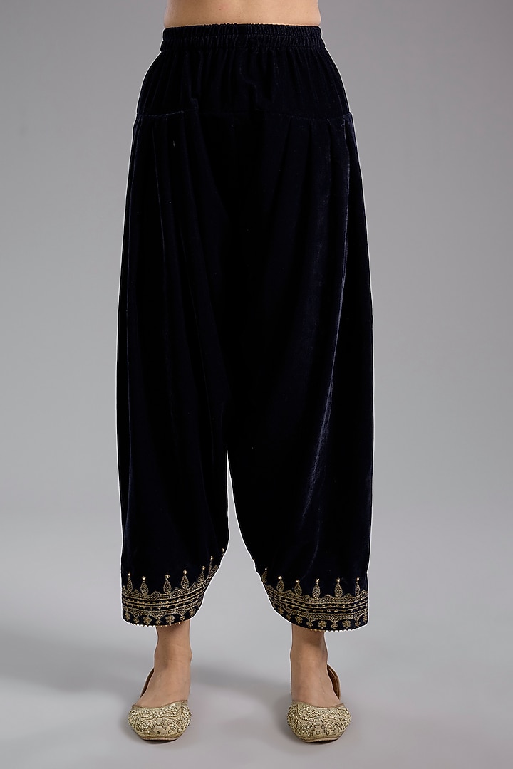 Black Velvet Aari Hand Embroidered Kurta Set by Studio A at Pernia's Pop Up Shop