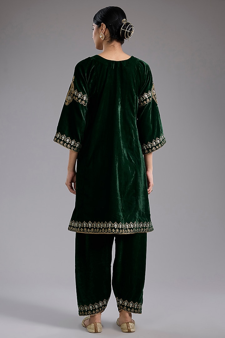 Green Velvet Aari Hand Embroidered Kurta Set by Studio A at Pernia's Pop Up Shop