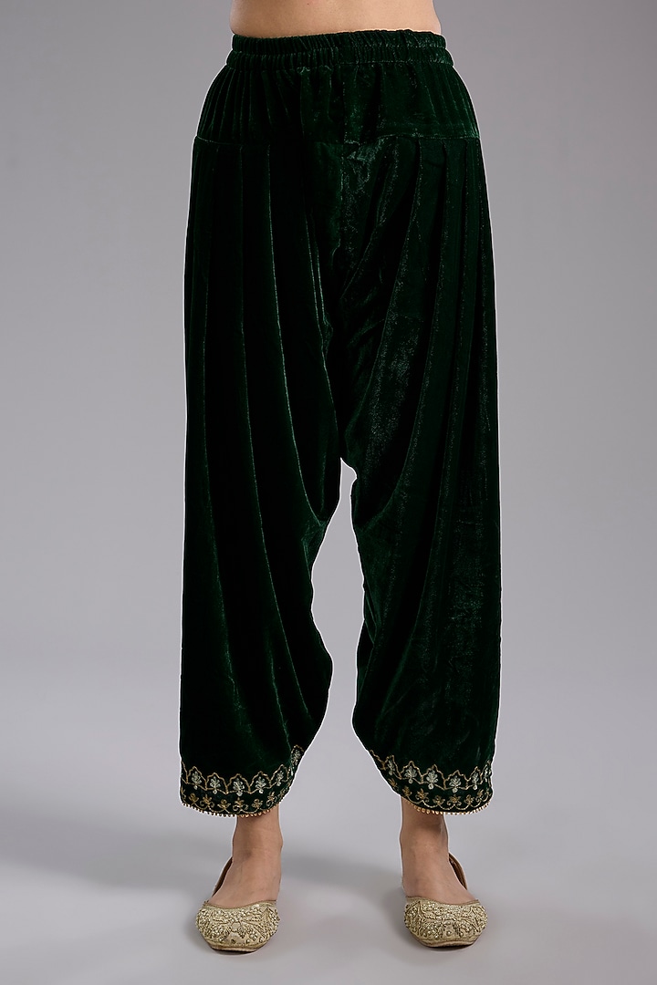 Green Velvet Aari Hand Embroidered Kurta Set by Studio A at Pernia's Pop Up Shop