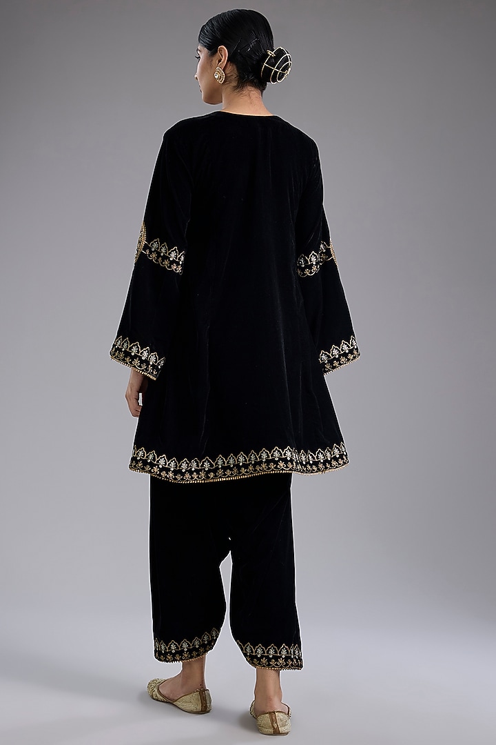 Black Velvet Aari Hand Embroidered Kurta Set by Studio A at Pernia's Pop Up Shop