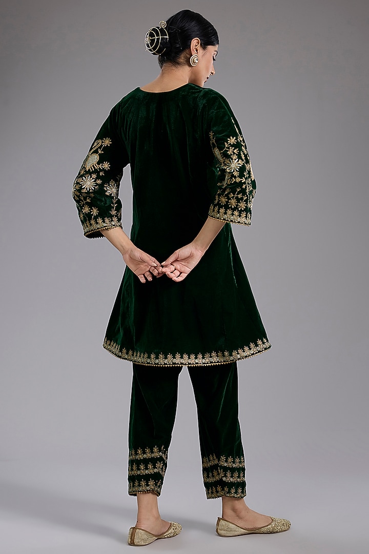 Green Velvet Aari Hand Embroidered Kurta Set by Studio A at Pernia's Pop Up Shop