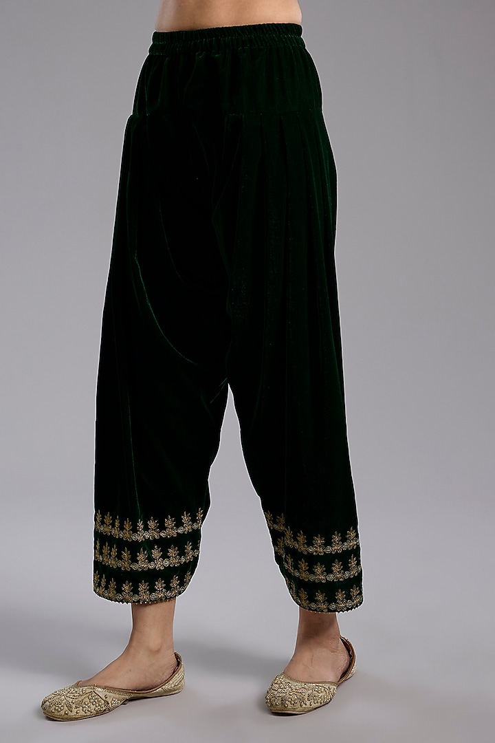Green Velvet Aari Hand Embroidered Kurta Set by Studio A at Pernia's Pop Up Shop