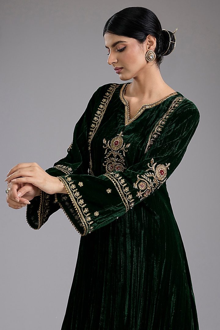 Green Velvet Aari Hand Embroidered Kurta Set by Studio A at Pernia's Pop Up Shop