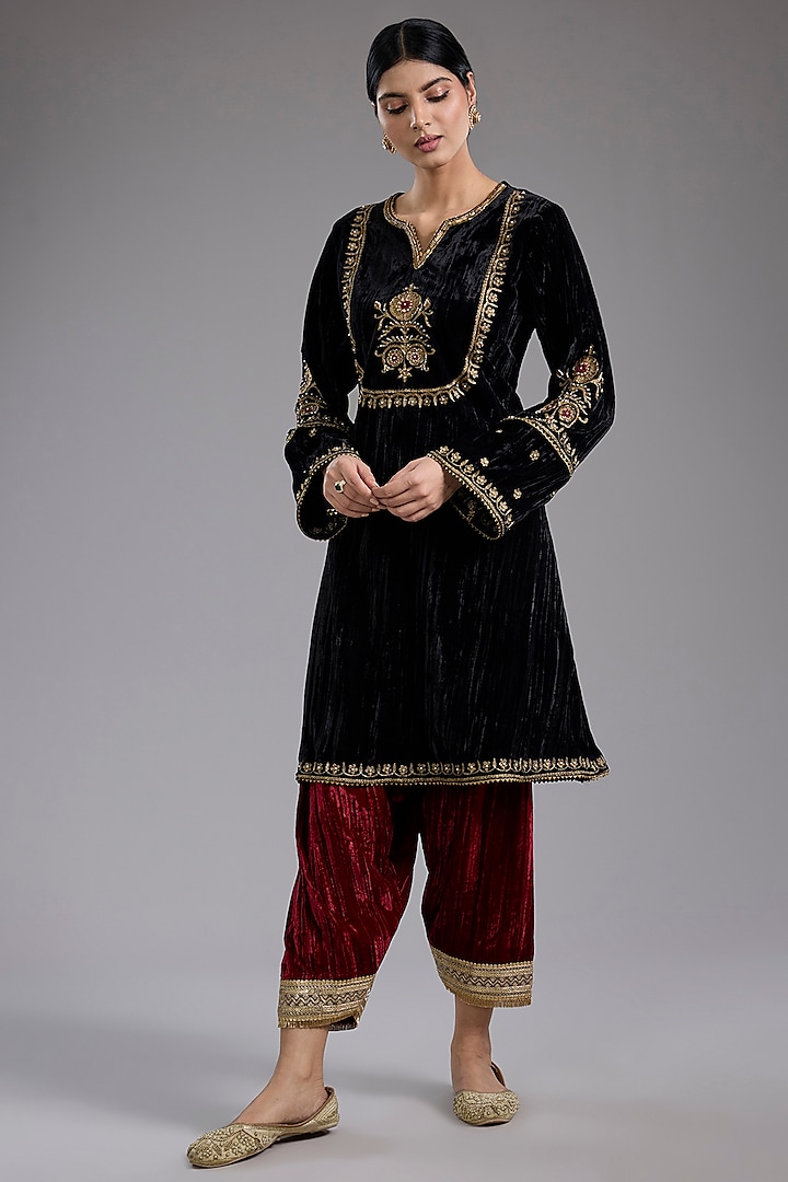 Black Velvet Aari Hand Embroidered Kurta Set by Studio A at Pernia's Pop Up Shop