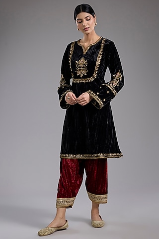 Black Velvet Aari Hand Embroidered Kurta Set by Studio A