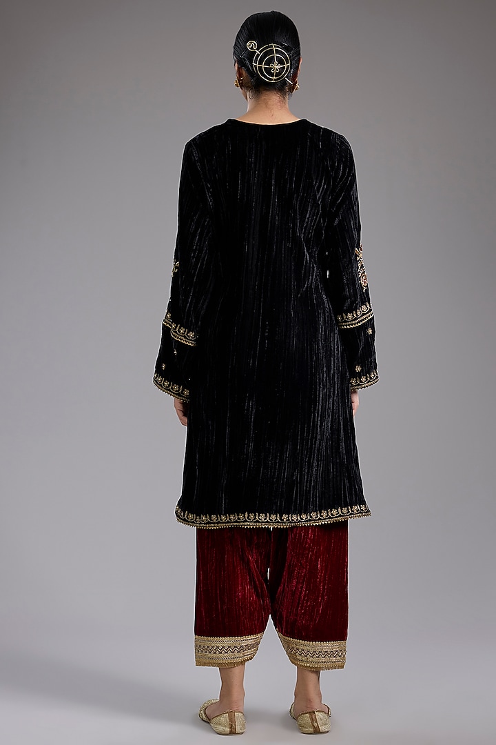 Black Velvet Aari Hand Embroidered Kurta Set by Studio A at Pernia's Pop Up Shop