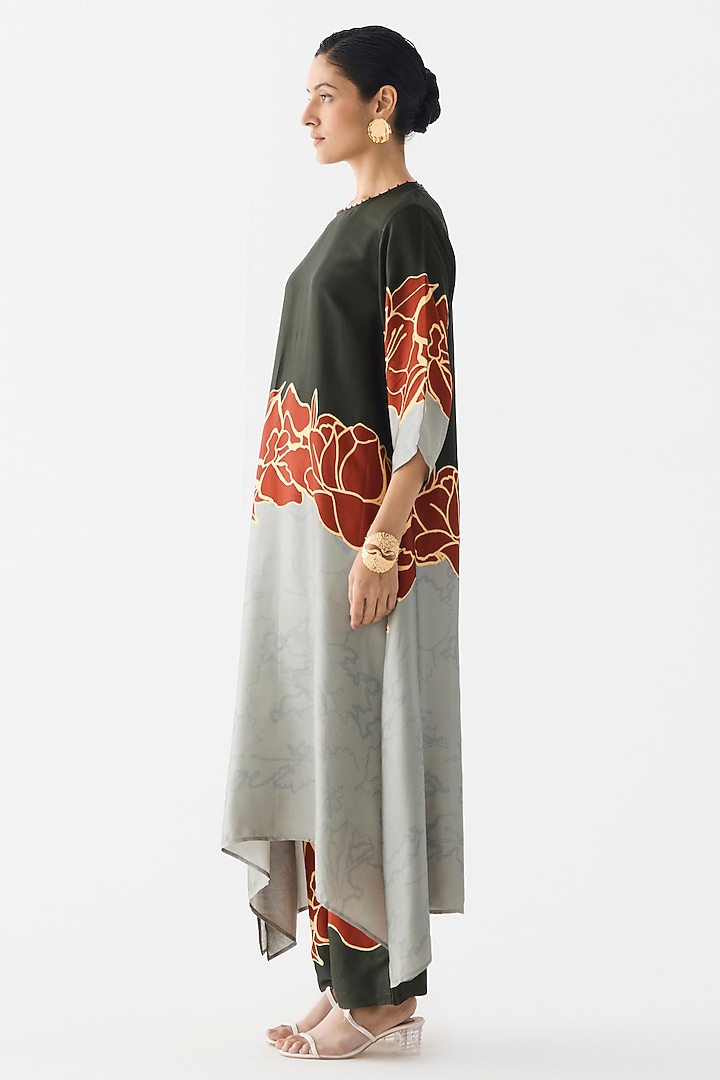 Grey & Red Vegan Silk Floral Printed Kurta Set by Studio Rigu at Pernia's Pop Up Shop