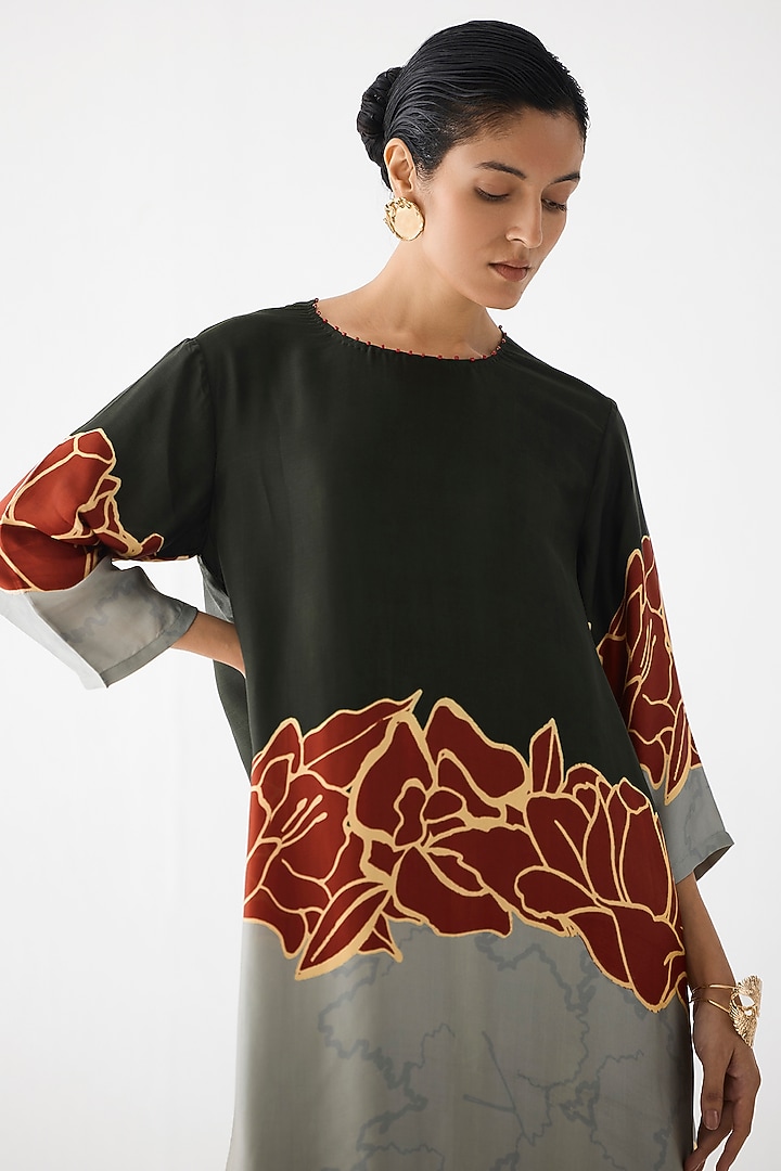 Grey & Red Vegan Silk Floral Printed Kurta Set by Studio Rigu at Pernia's Pop Up Shop
