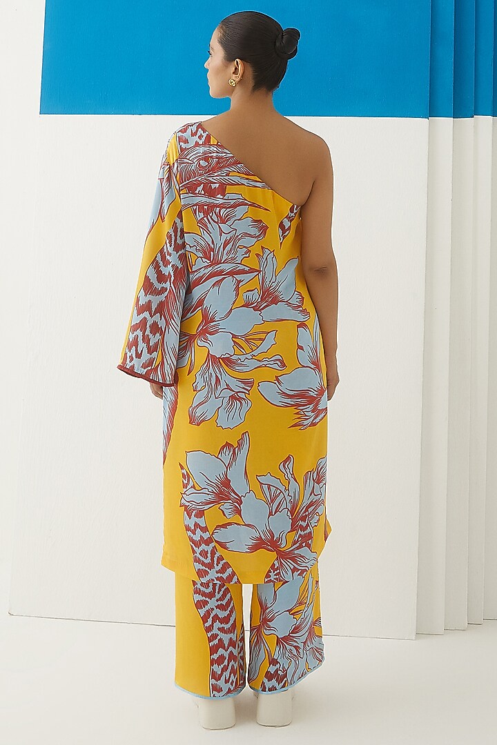 Yellow Vegan Silk Printed One-Shoulder Kurta Set by Studio Rigu at Pernia's Pop Up Shop