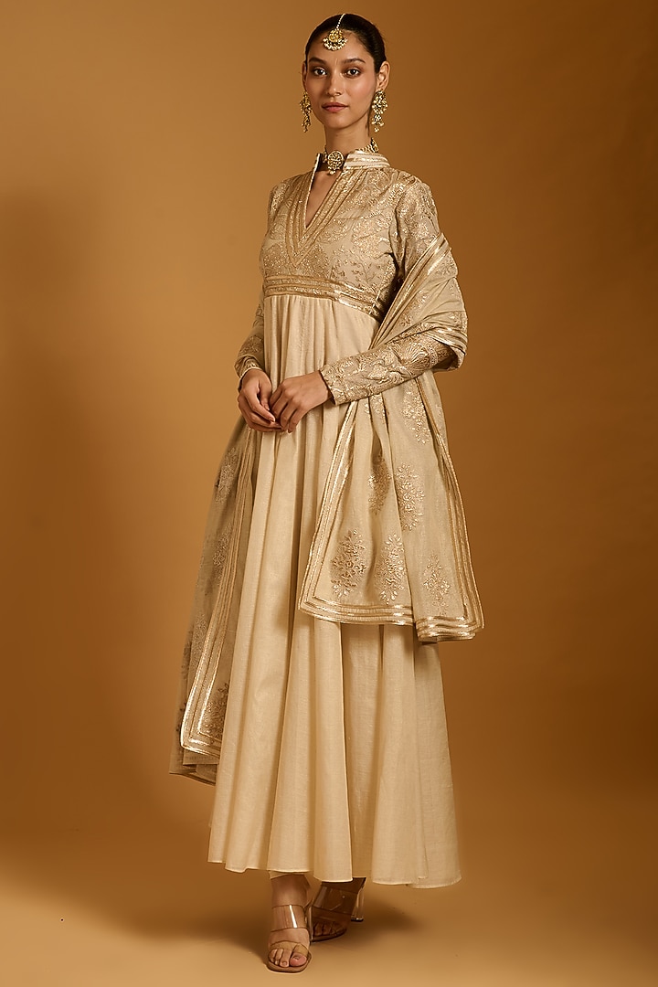 Beige Chanderi Applique Work Bridal Anarkali Set by Siddartha Tytler at Pernia's Pop Up Shop