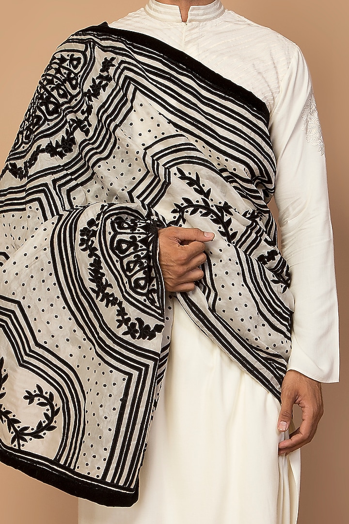 Black & Ivory Embroidered Men's Dupatta by Siddartha Tytler Men at Pernia's Pop Up Shop