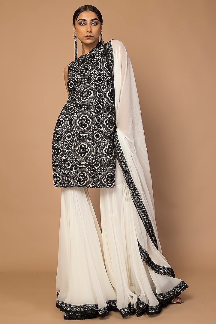 Black & White Embroidered Kurta Set by Siddartha Tytler