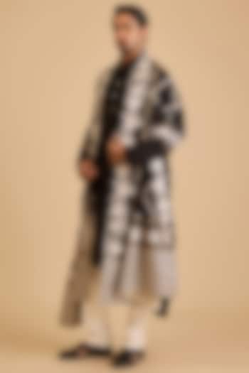 Black Blended Linen Aari Embroidered Kurta Set by Siddartha Tytler Men at Pernia's Pop Up Shop
