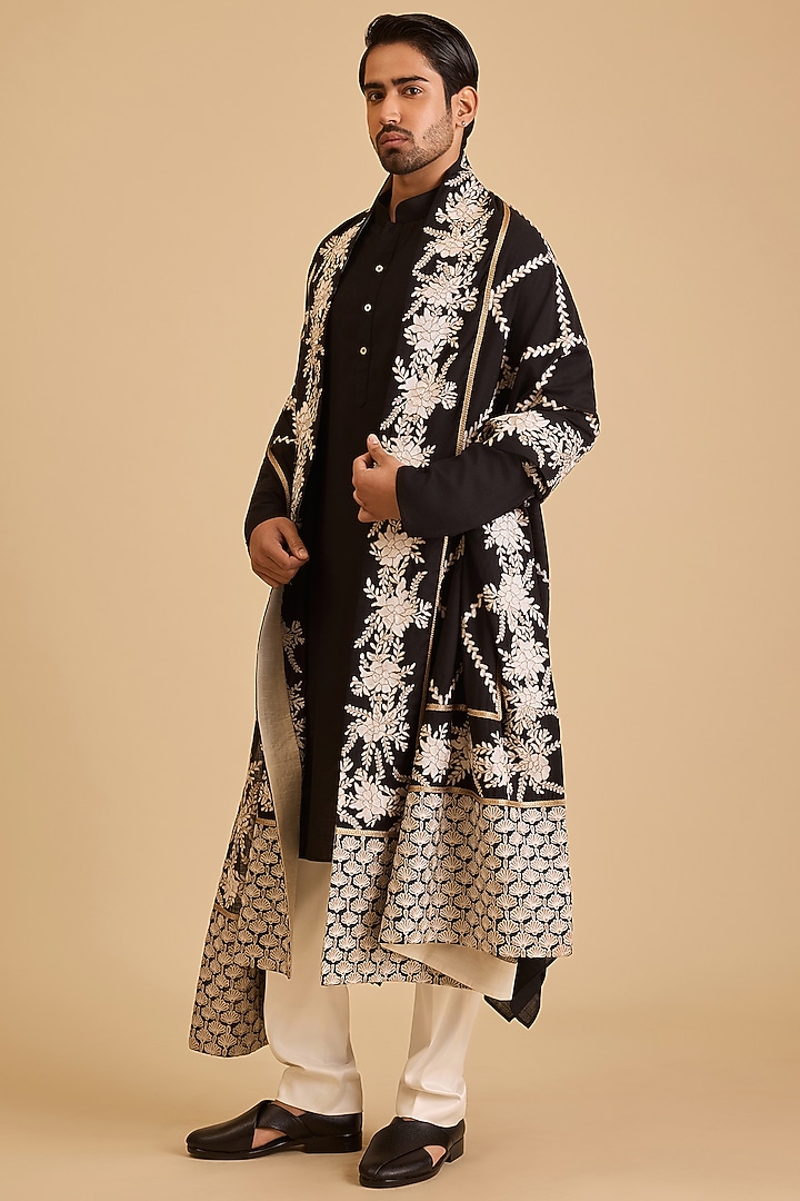 Black Blended Linen Aari Embroidered Kurta Set by Siddartha Tytler Men at Pernia's Pop Up Shop