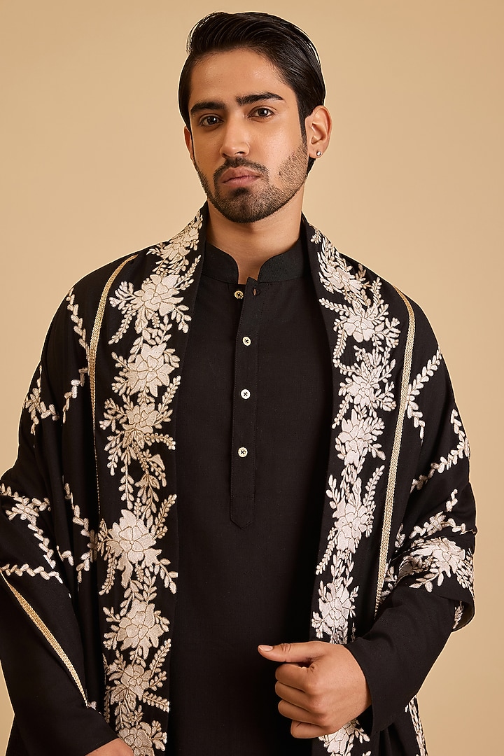 Black Blended Linen Aari Embroidered Kurta Set by Siddartha Tytler Men at Pernia's Pop Up Shop