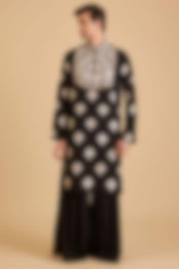 Black Blended Linen Aari Embroidered Kurta by Siddartha Tytler Men at Pernia's Pop Up Shop