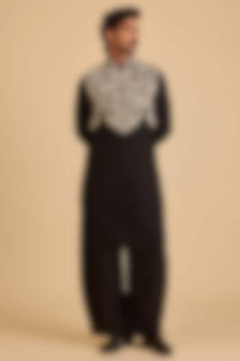 Black Linen Blend Aari Embroidered Kurta Set by Siddartha Tytler Men at Pernia's Pop Up Shop