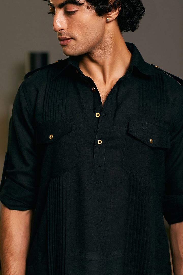 Black Blended Linen Pintuck Kurta by Siddartha Tytler Men at Pernia's Pop Up Shop