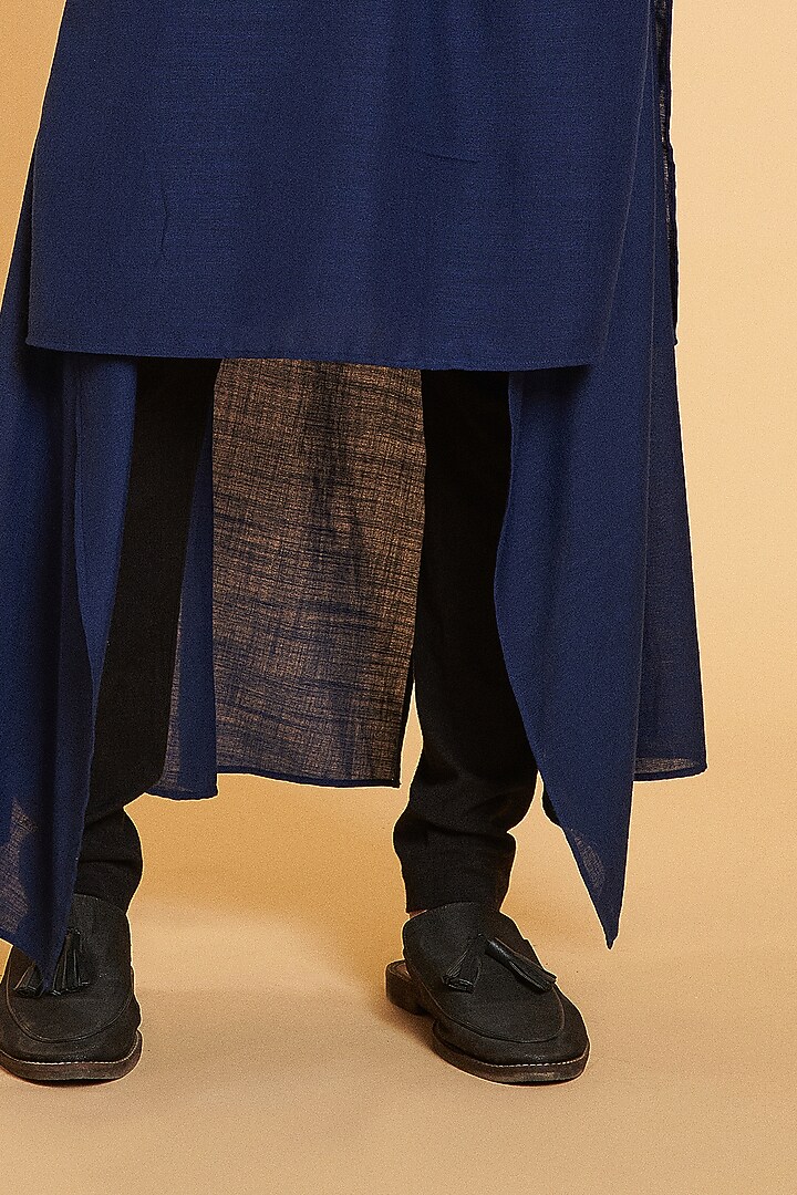 Blue Blended Linen Embroidered Kurta Set by Siddartha Tytler Men at Pernia's Pop Up Shop