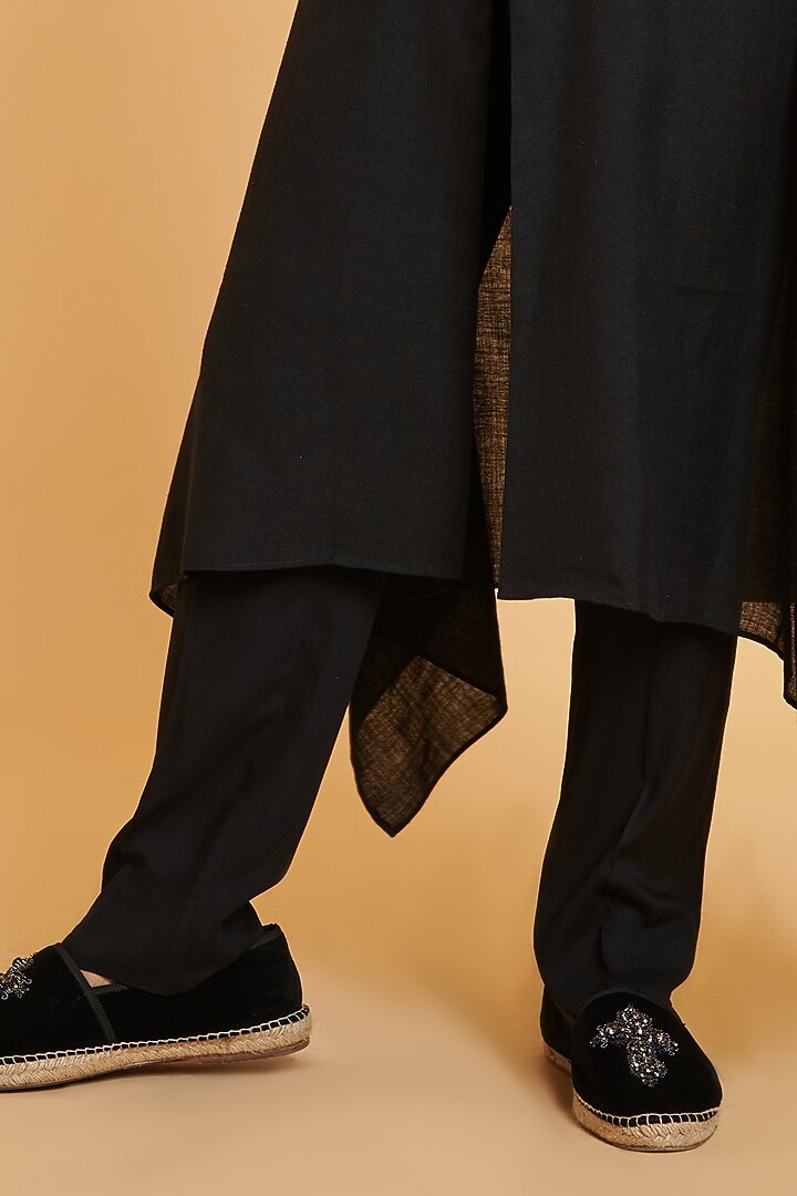 Black Blended Linen Draped Kurta Set by Siddartha Tytler Men at Pernia's Pop Up Shop