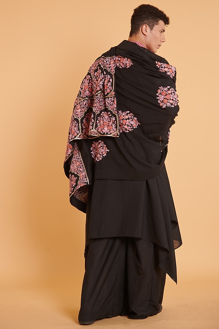 Black Blended Line Embellished Kurta Set by Siddartha Tytler Men at Pernia's Pop Up Shop