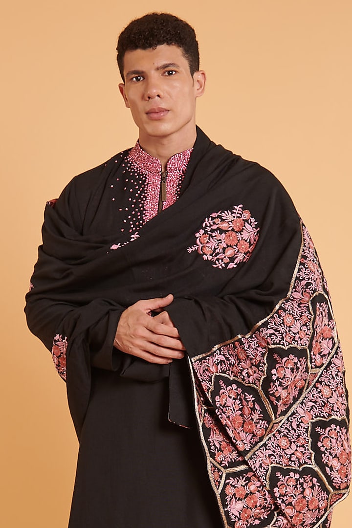 Black Blended Line Embellished Kurta Set by Siddartha Tytler Men at Pernia's Pop Up Shop