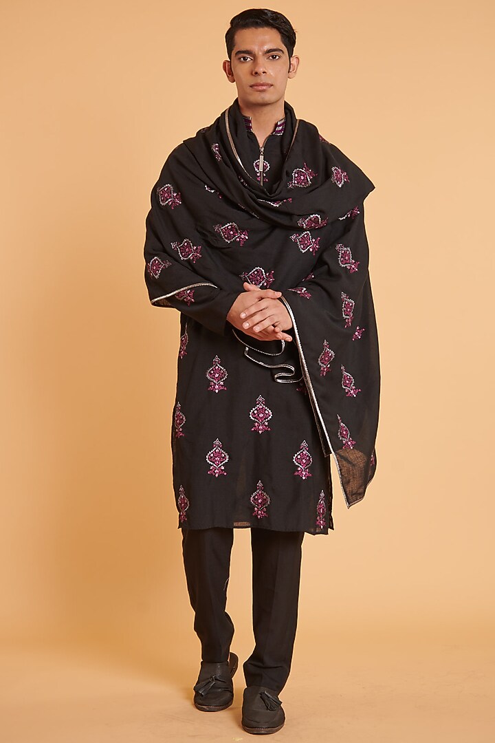 Black Blended Linen Embroidered Kurta Set by Siddartha Tytler Men at Pernia's Pop Up Shop