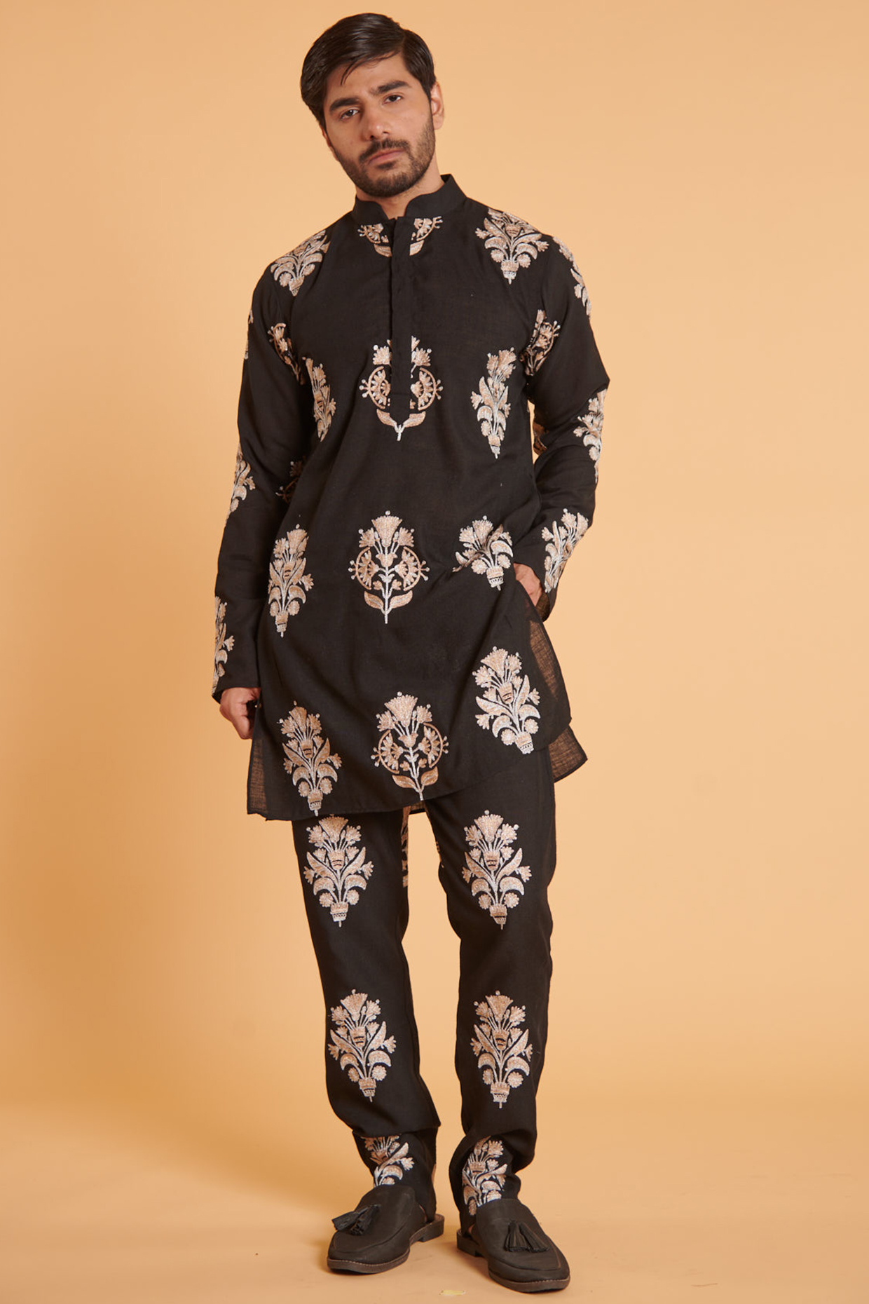 Black Blended Linen Aari Boota Embroidered Kurta Set by Siddartha Tytler Men at Pernia's Pop Up Shop