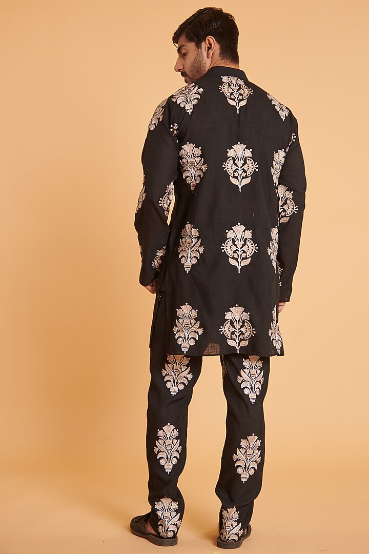 Black Blended Linen Aari Boota Embroidered Kurta Set by Siddartha Tytler Men at Pernia's Pop Up Shop