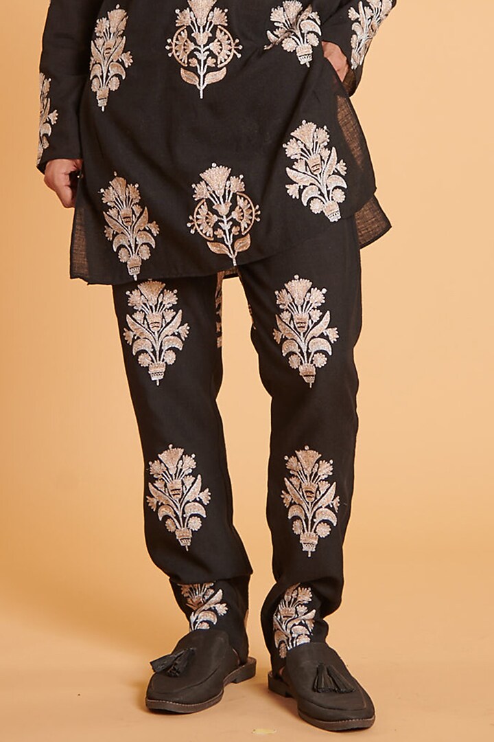Black Blended Linen Aari Boota Embroidered Kurta Set by Siddartha Tytler Men at Pernia's Pop Up Shop