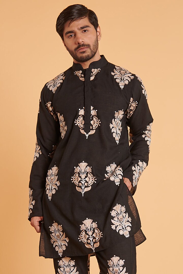 Black Blended Linen Aari Boota Embroidered Kurta Set by Siddartha Tytler Men at Pernia's Pop Up Shop