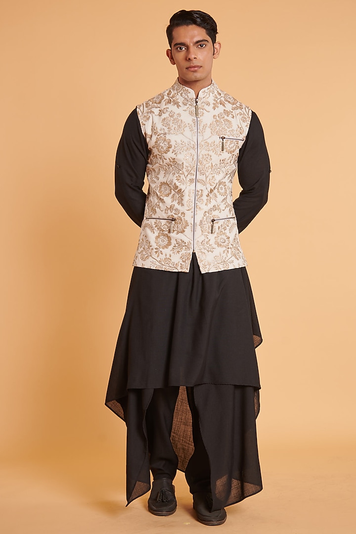 Ivory Matka Silk Floral Embroidered Bundi Jacket Set by Siddartha Tytler Men at Pernia's Pop Up Shop