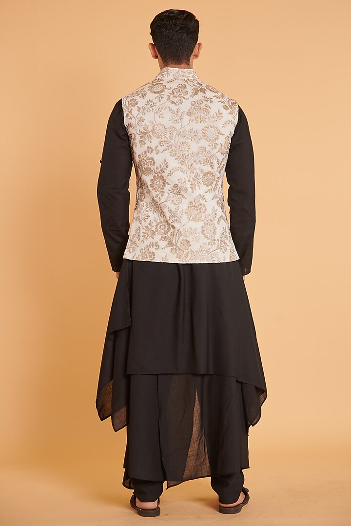 Ivory Matka Silk Floral Embroidered Bundi Jacket Set by Siddartha Tytler Men at Pernia's Pop Up Shop