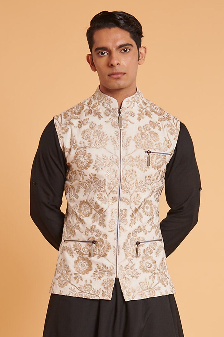 Ivory Matka Silk Floral Embroidered Bundi Jacket Set by Siddartha Tytler Men at Pernia's Pop Up Shop