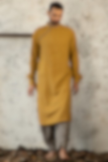 Mustard Linen Jute Kurta Set by Surabhi Agarwal at Pernia's Pop Up Shop