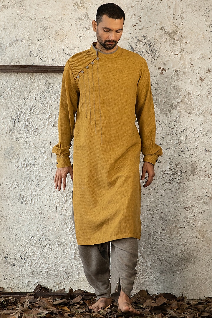Mustard Linen Jute Kurta Set by Surabhi Agarwal at Pernia's Pop Up Shop