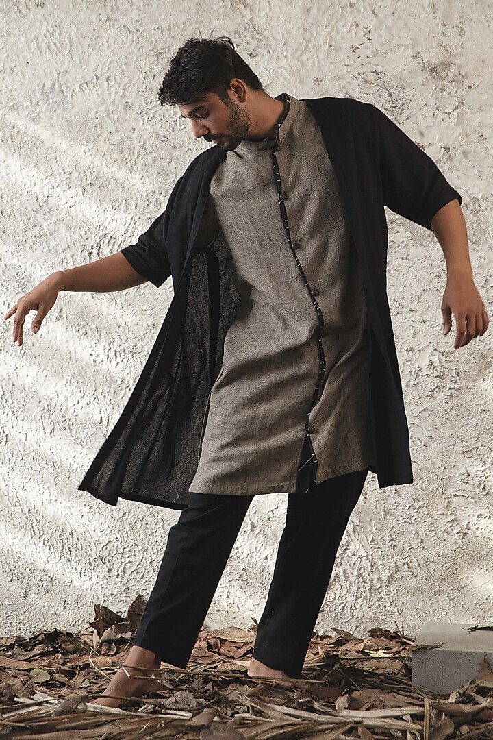 Grey Jute Kurta Set With Throw by Surabhi Agarwal at Pernia's Pop Up Shop