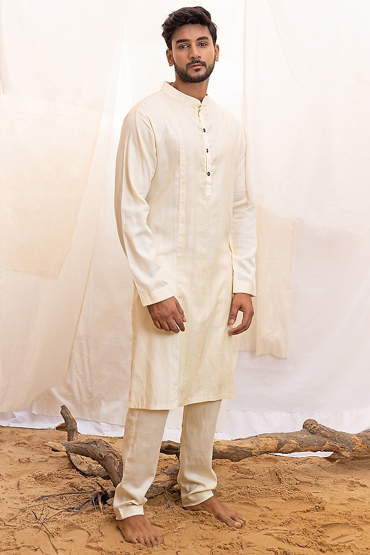 Off-White Cotton Satin Woven Kurta Set by Surabhi Agarwal