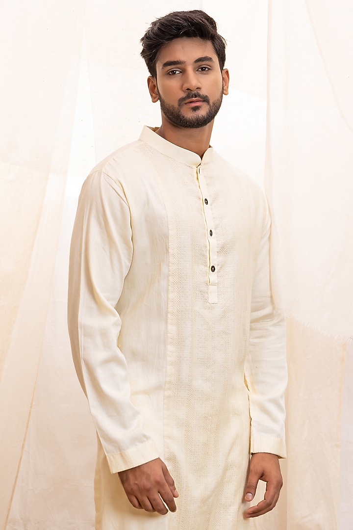 Off-White Cotton Satin Woven Kurta Set by Surabhi Agarwal at Pernia's Pop Up Shop
