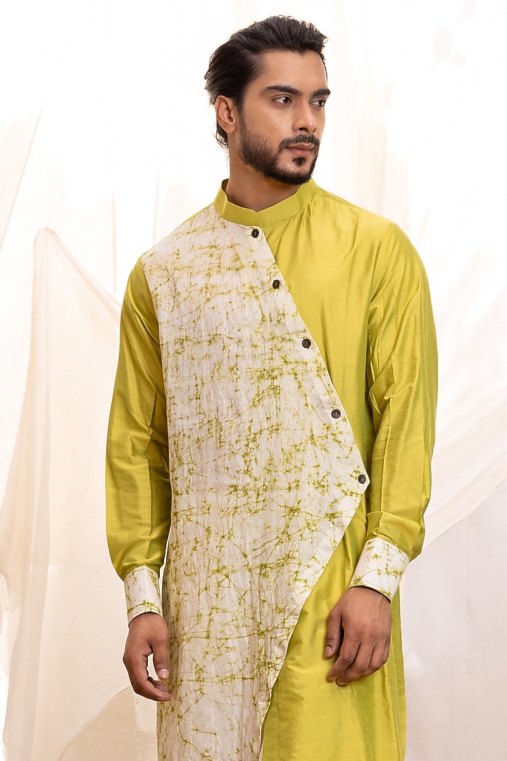 Green Silk Printed Overlap Kurta Set by Surabhi Agarwal at Pernia's Pop Up Shop