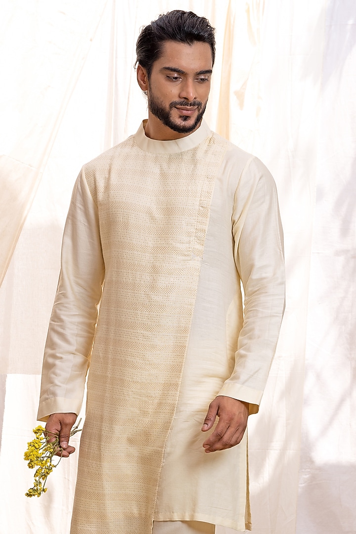 Off-White Cotton Satin Overlap Kurta Set by Surabhi Agarwal at Pernia's Pop Up Shop
