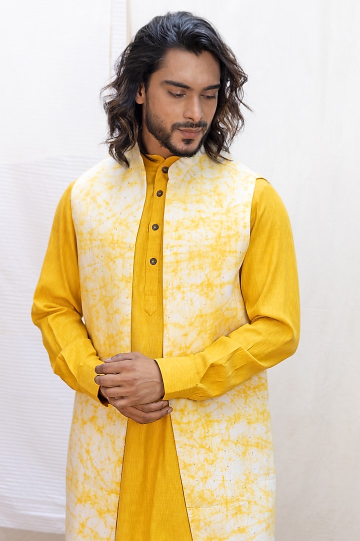 Yellow Silk Tie-Dyed Indo Western Jacket Set by Surabhi Agarwal at Pernia's Pop Up Shop