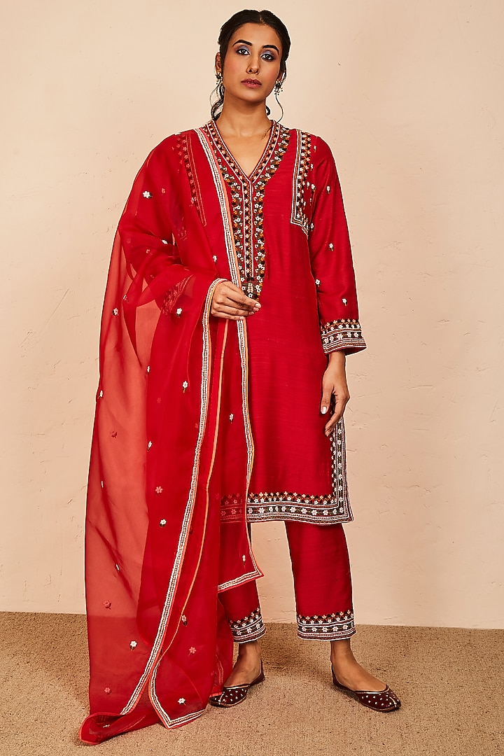 Red Tussar Georgette Embroidered Kurta Set by Sue Mue
