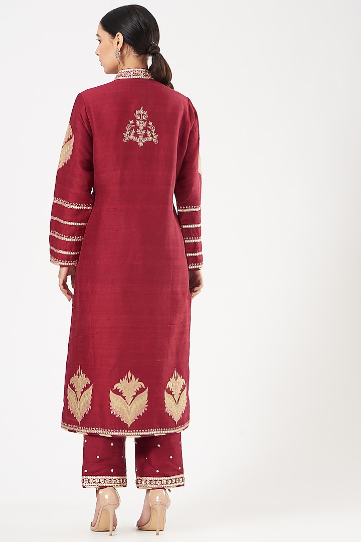 Maroon Hand Embroidered Kurta Set by Sue Mue at Pernia's Pop Up Shop