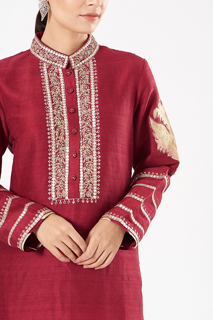 Maroon Hand Embroidered Kurta Set by Sue Mue at Pernia's Pop Up Shop