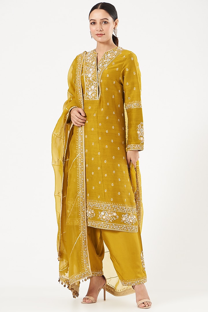 Mustard Embroidered Kurta Set by Sue Mue at Pernia's Pop Up Shop
