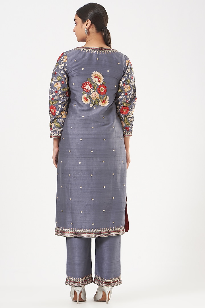 Grey Embroidered Kurta Set by Sue Mue at Pernia's Pop Up Shop