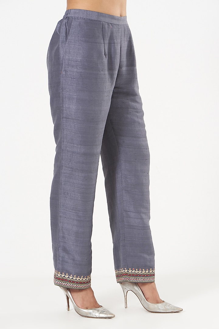 Grey Embroidered Kurta Set by Sue Mue at Pernia's Pop Up Shop