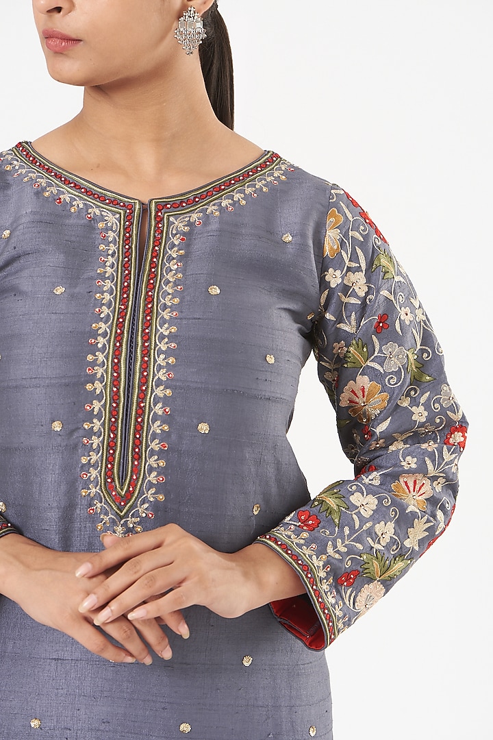Grey Embroidered Kurta Set by Sue Mue at Pernia's Pop Up Shop